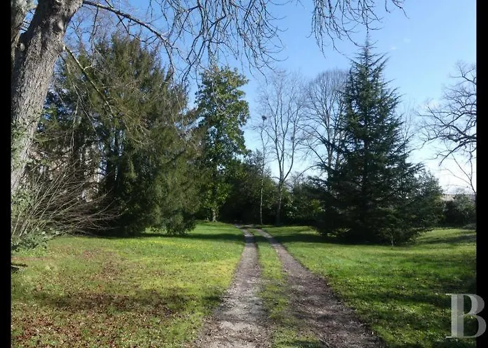 Chateau Saint Vincent 3* بازاس